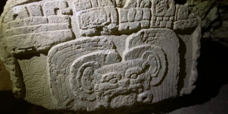 Encuentran Estela 51 en el sitio arqueológico El Perú-Waka’, en Petén